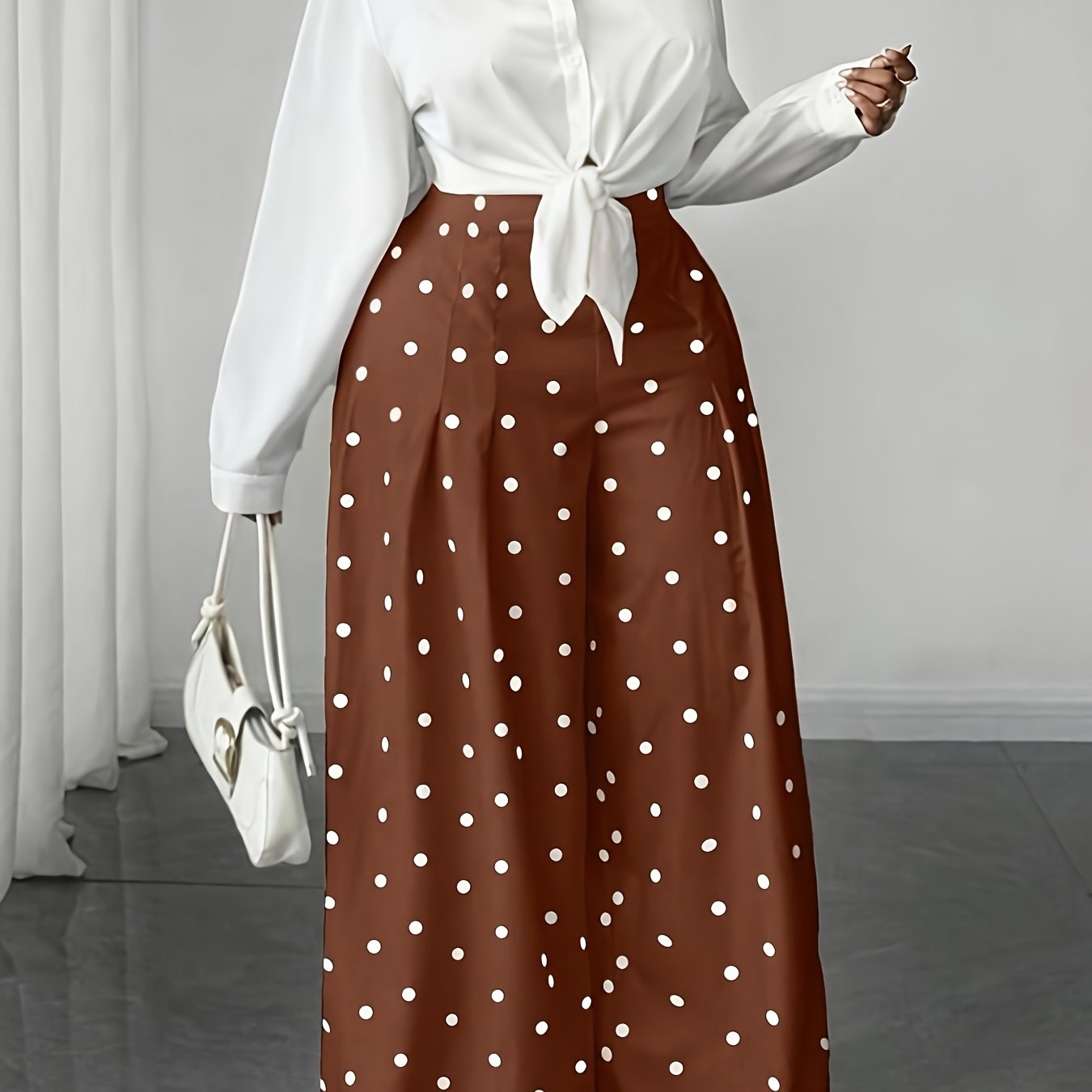 Ensemble pantalon ample a pois et chemise blanche