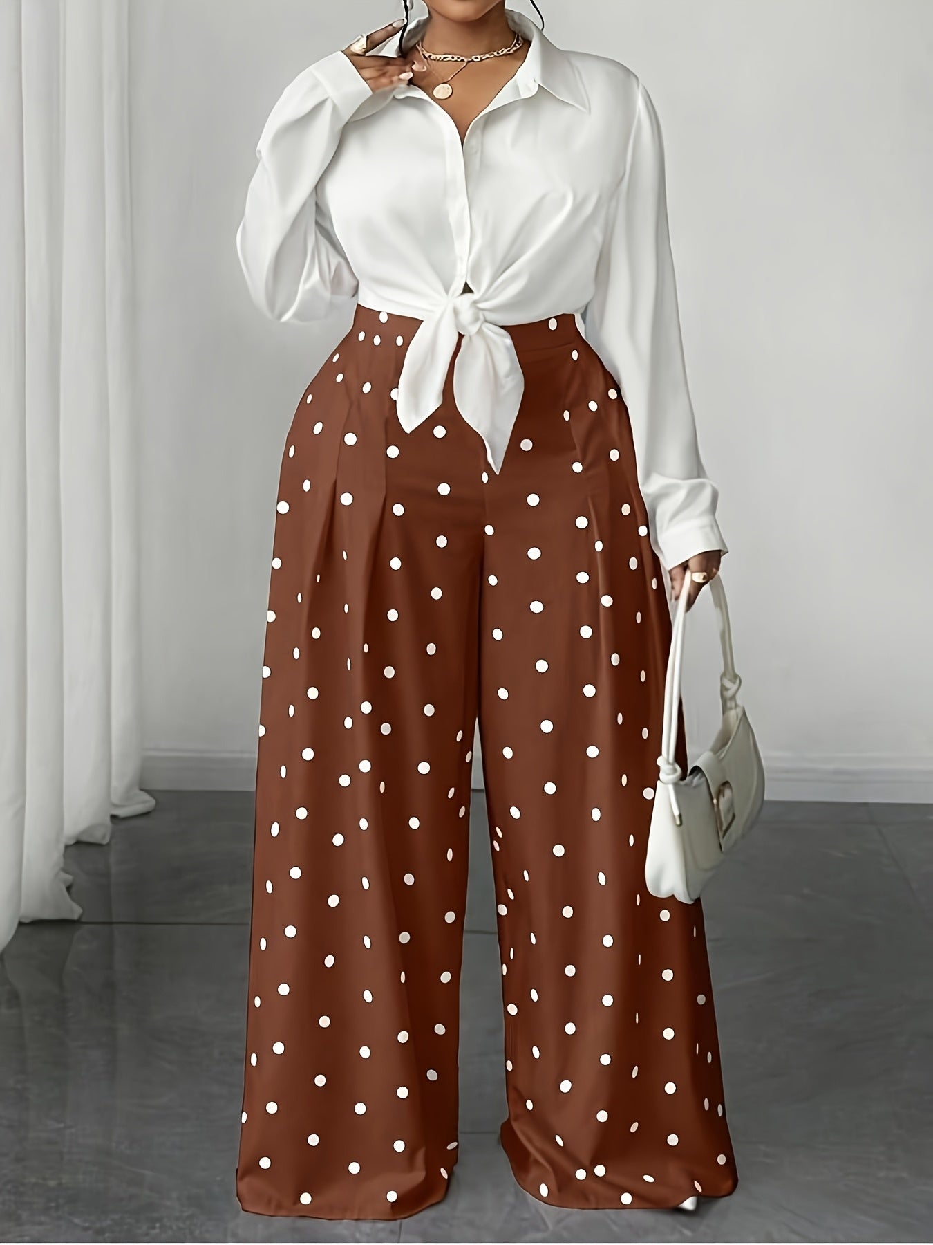 Ensemble pantalon ample a pois et chemise blanche