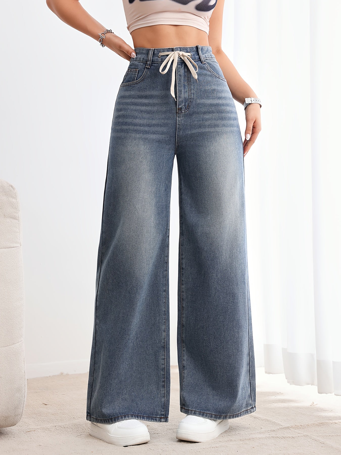 Pantalon en jean pour femme, taille haute et jambes larges ,effet délavé avec cordon de serrage à la taille (Disponible en plusieurs tailles de XS à XXL)