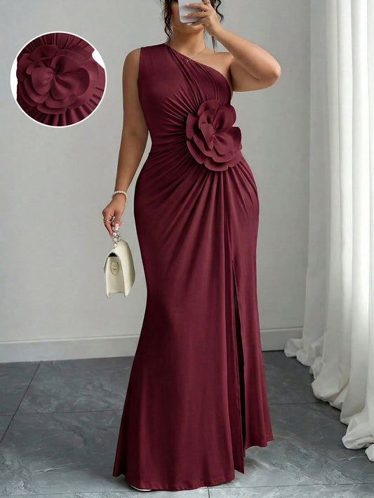 Robe, drapée de cotée ,une épaule, col oblique, couleur unie, plissée à la taille avec ceinture
