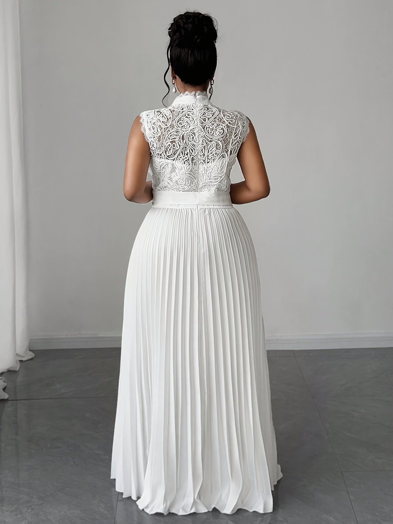 Robe plissée de printemps et d'été grande taille pour femmes avec un col Montant.