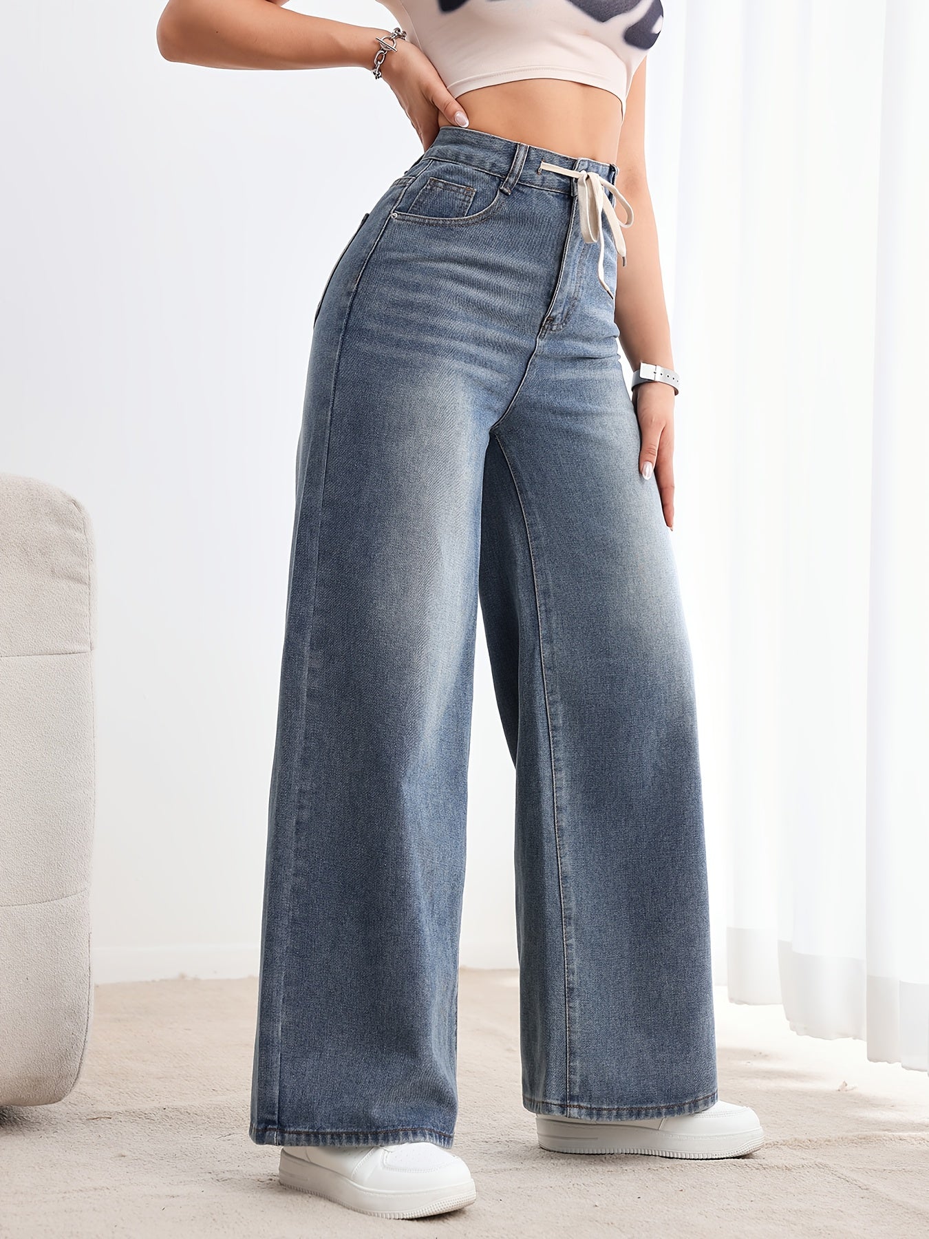 Pantalon en jean pour femme, taille haute et jambes larges ,effet délavé avec cordon de serrage à la taille (Disponible en plusieurs tailles de XS à XXL)