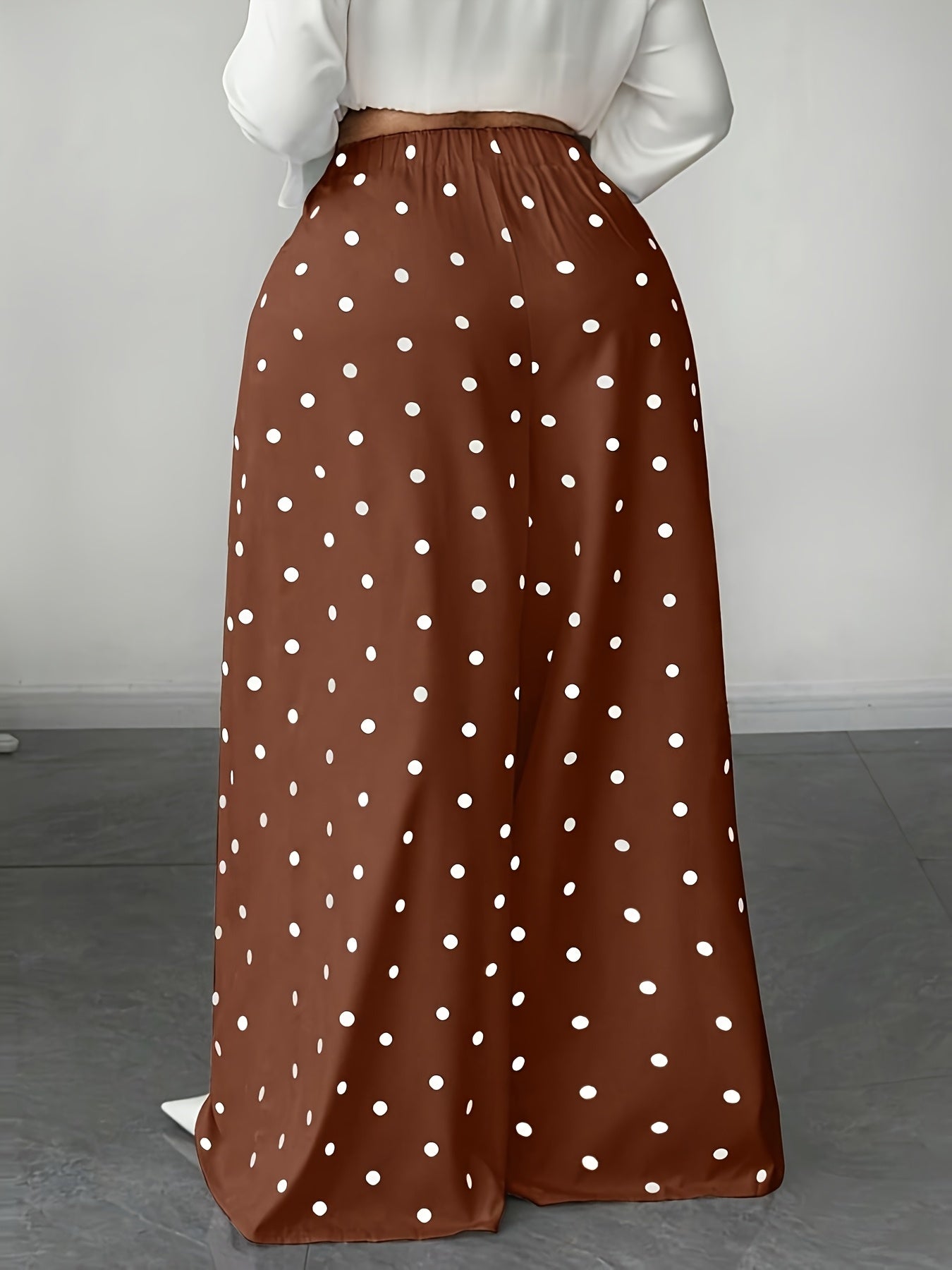 Ensemble pantalon ample a pois et chemise blanche