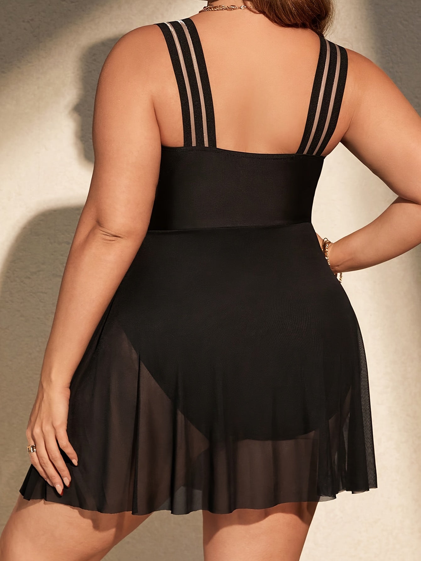 Maillot de bain jupe voile , 1 pièce avec ruban et coutures en maille,