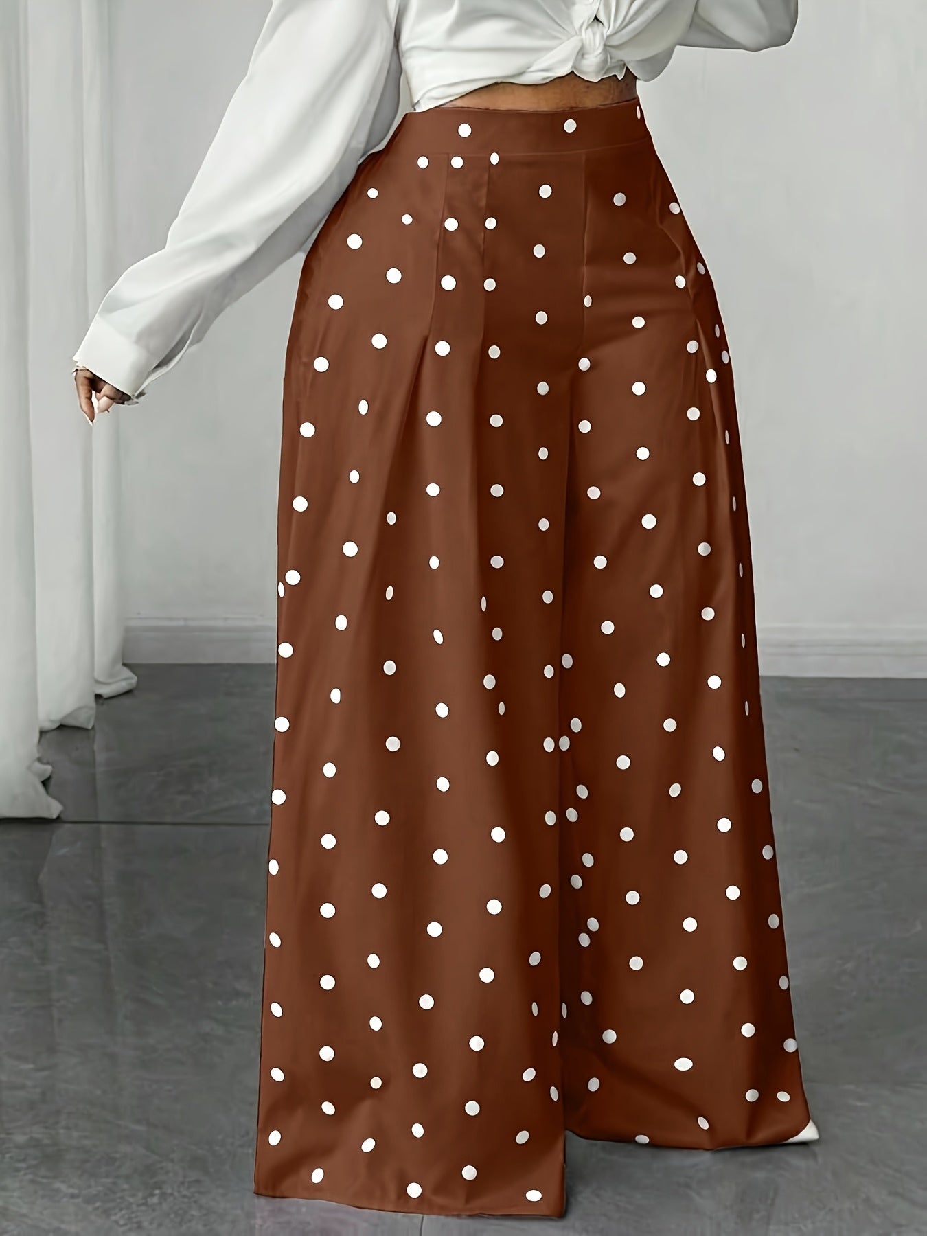 Ensemble pantalon ample a pois et chemise blanche