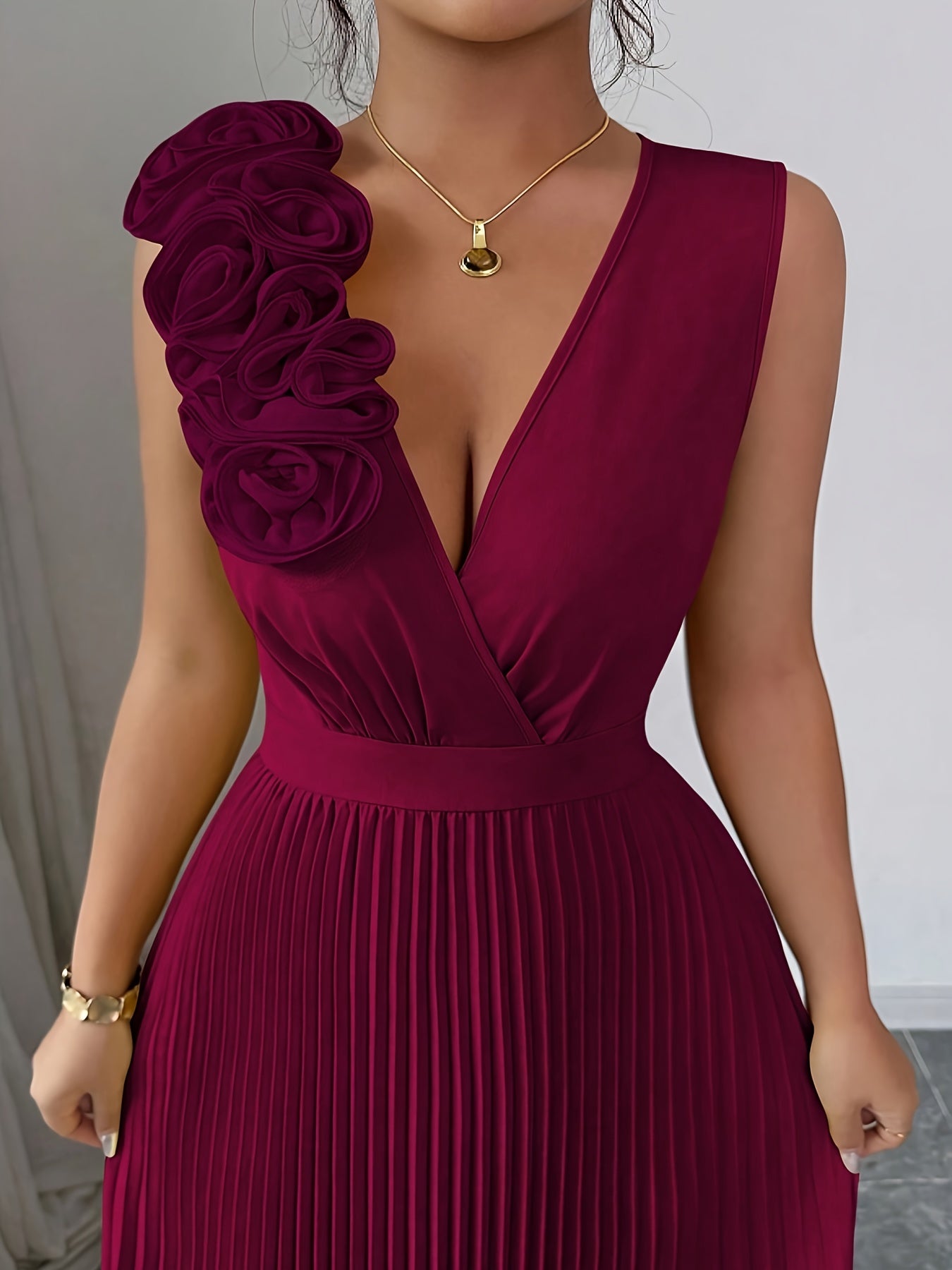 Robe plissée ,à Col en V, Taille Cintrée, et Florale, Coupe Trapèze