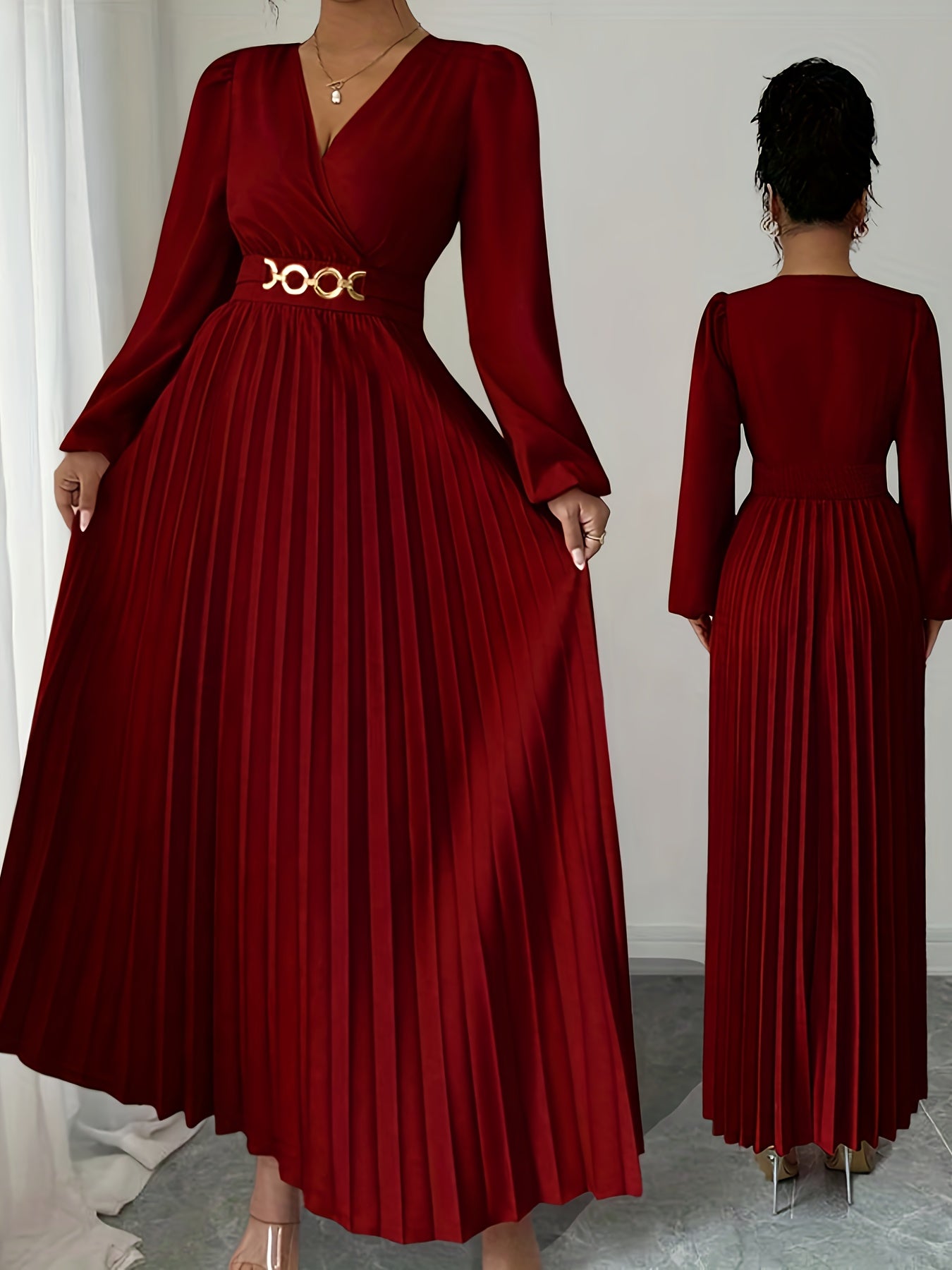Robe plissée, élégante, ajouts en métal, fermeture éclair latérale et conception de volants sur le dos.