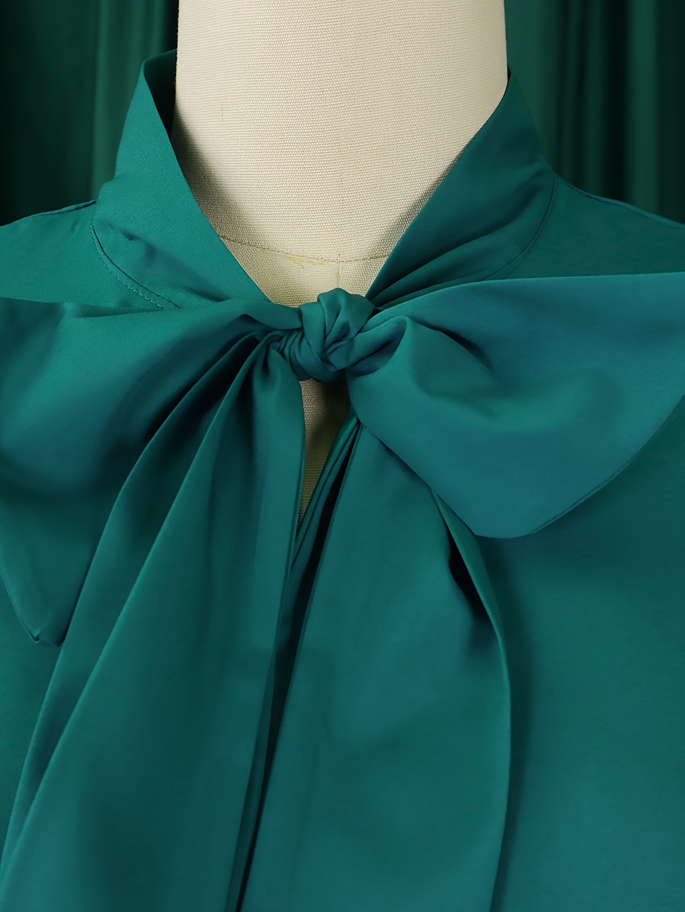 Robe à volants et manches évasées grande taille .
