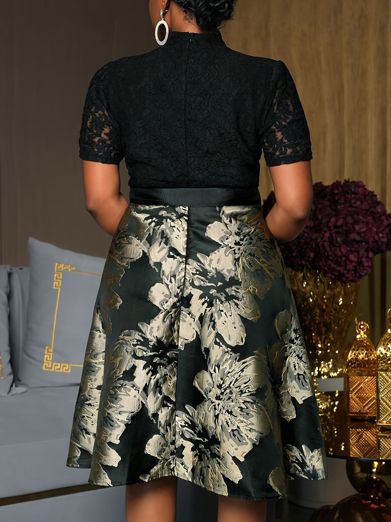 Robe mi-longue élégante manches courtes, col en V, grande taille pour femme