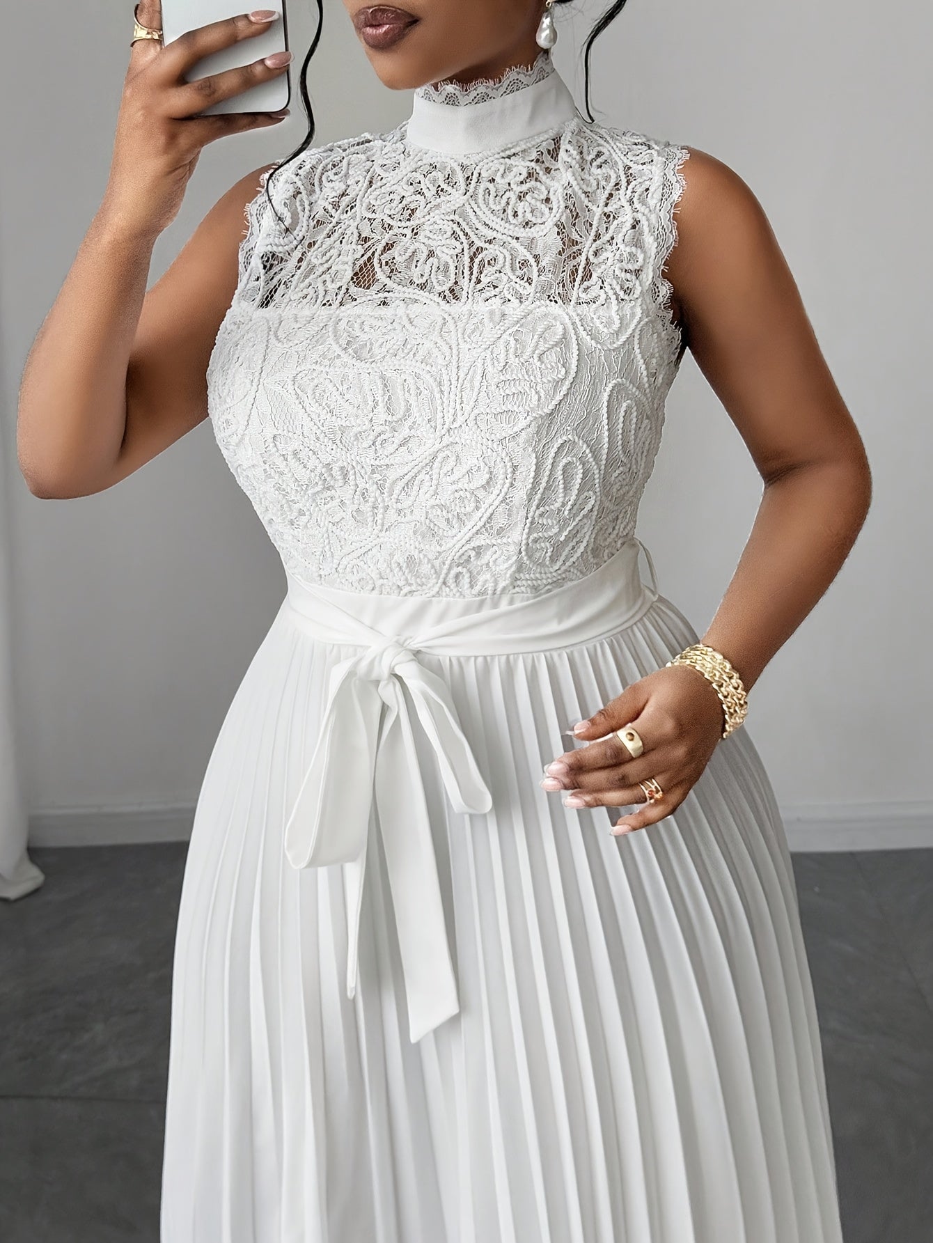 Robe plissée de printemps et d'été grande taille pour femmes avec un col Montant.