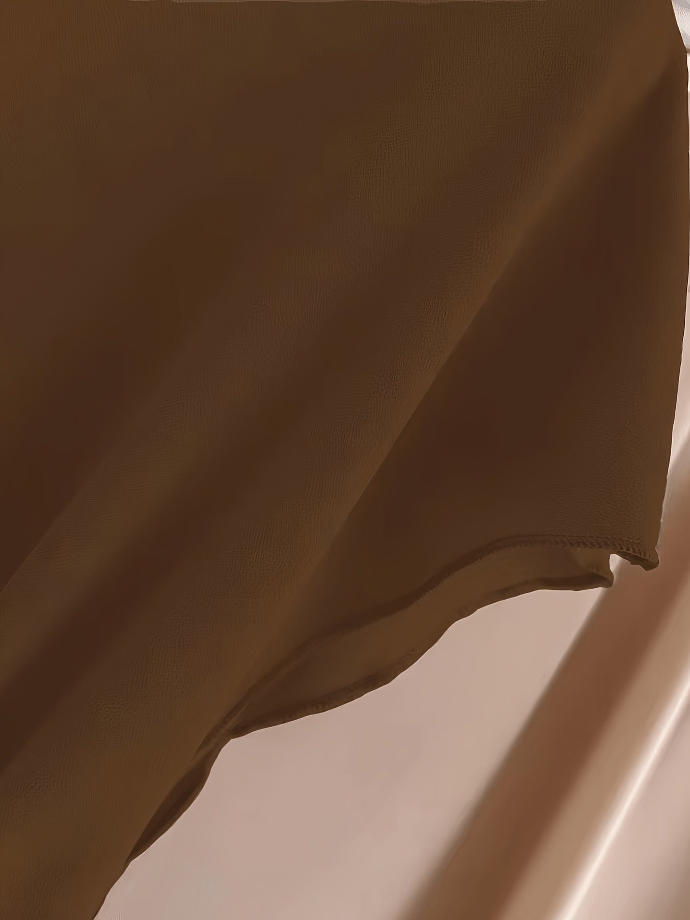 Ensemble tendance Grande taille femme : haut cintrée à col en V et pantalon large