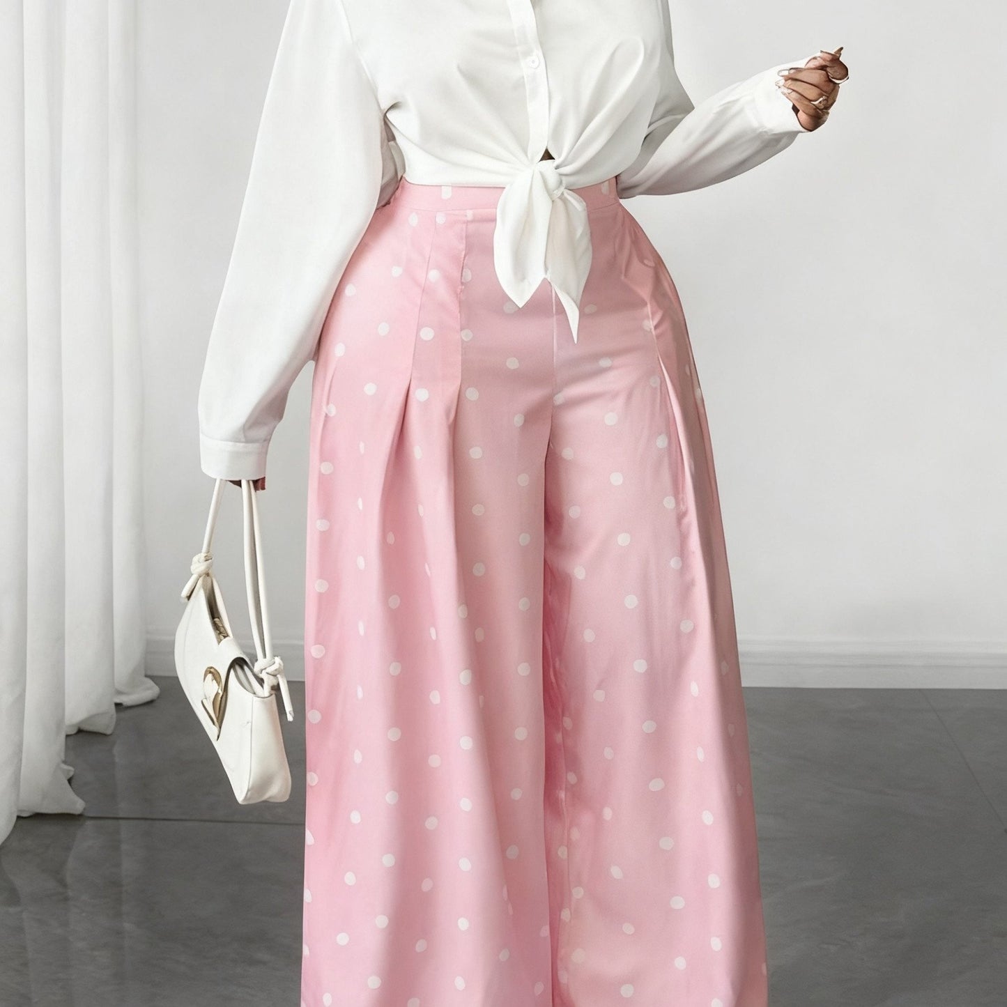 Ensemble pantalon ample a pois et chemise blanche