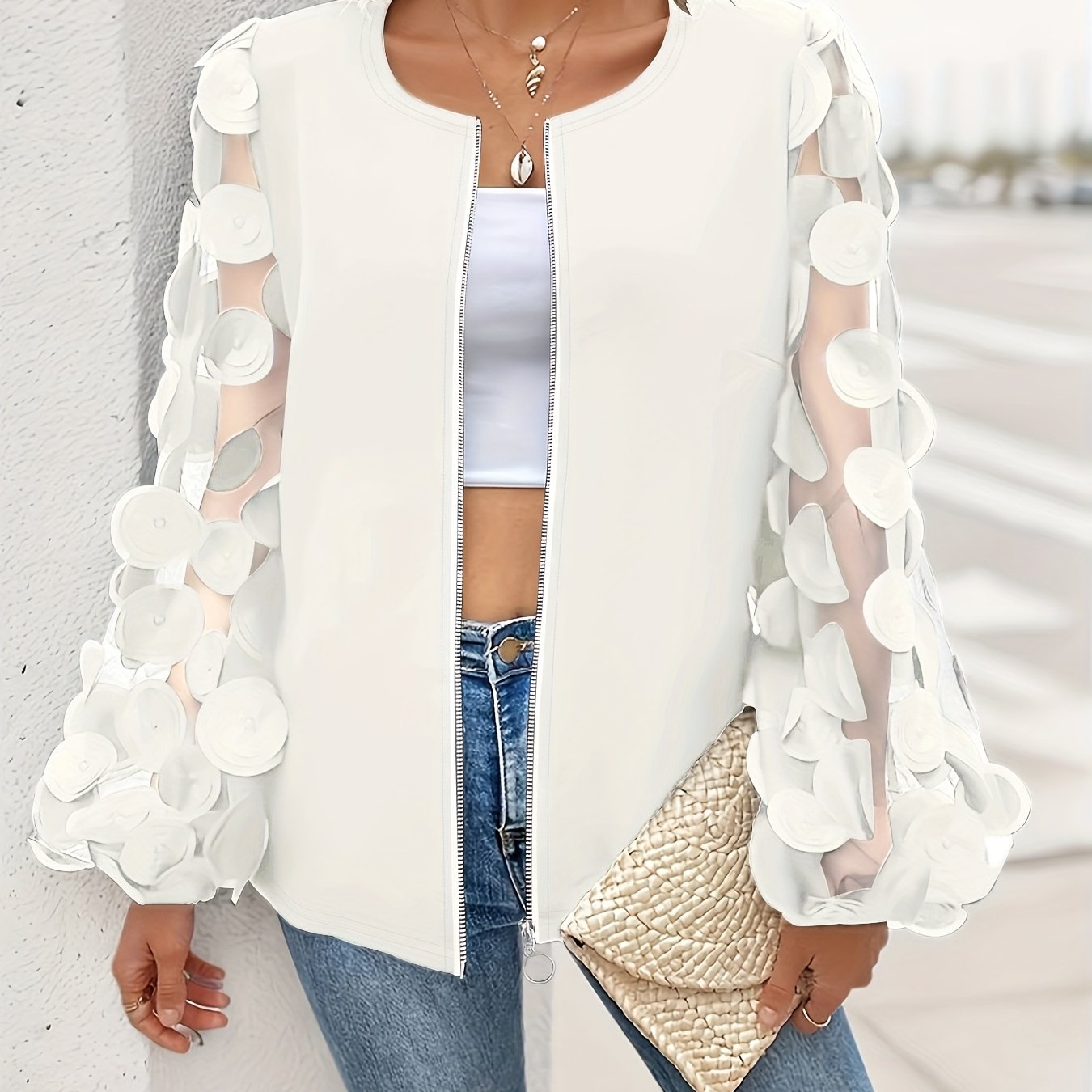 Veste à manche voile incrusté de pétale, idéale pour tout occasion