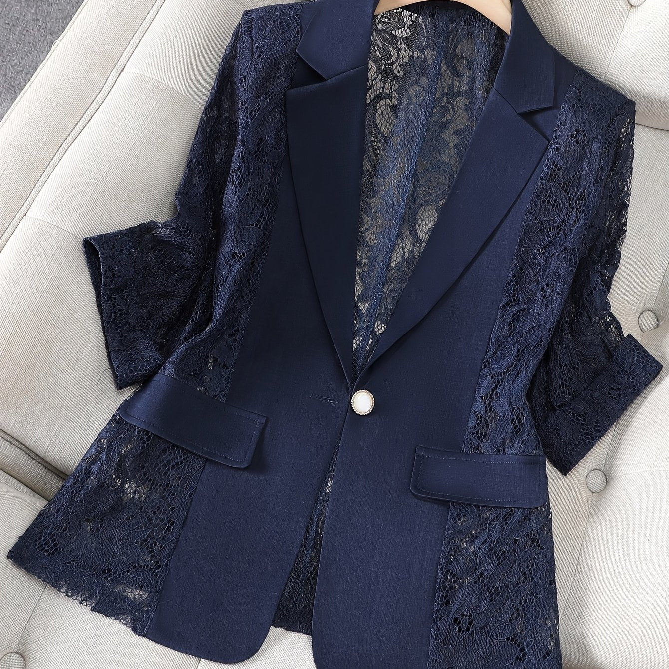 Blazer en dentelle de couleur unie léger pour femme grande taille.
