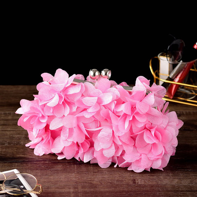 Pochettes en pétales de fleur